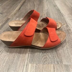 Dansko Women's Vienna Tomato Sandals Womens 38 Adjustable Strap Wedge Suede